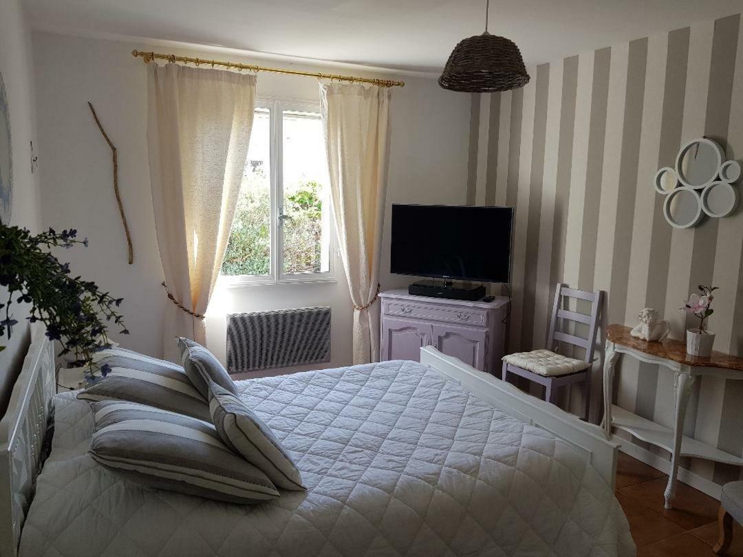 Le Flamant Rose Bed & Breakfast Salin-de-Giraud Dış mekan fotoğraf